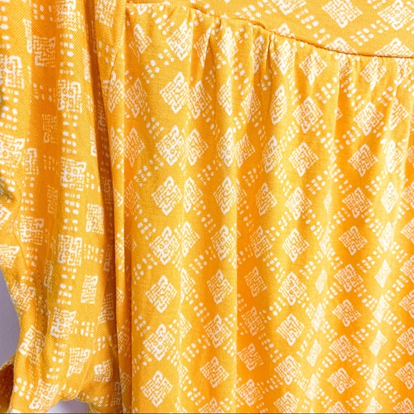 Old Navy Yellow & White Patterned Short Sleeve - Picture 8 of 10
